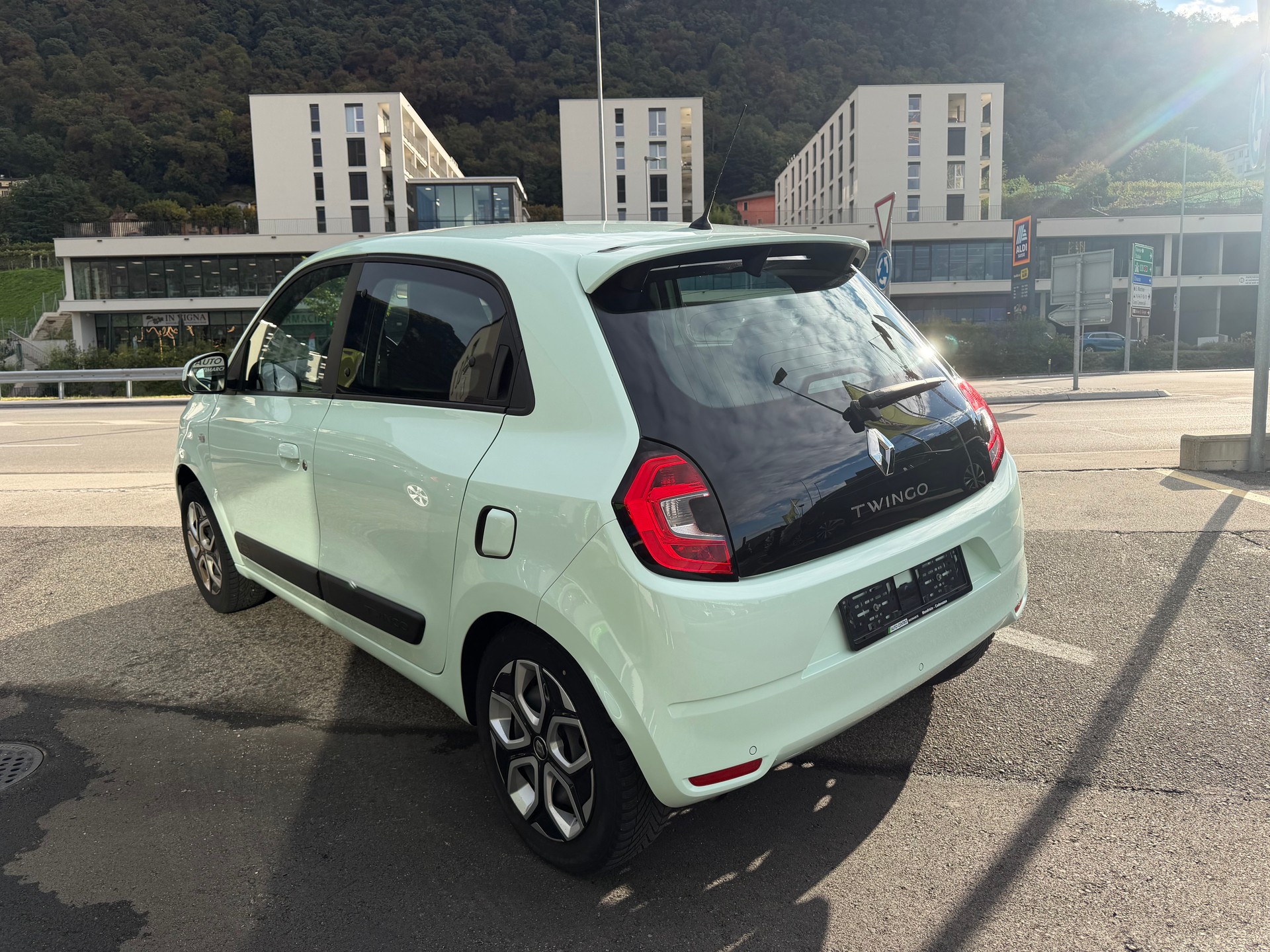 RENAULT Twingo SCe 75 Zen-image-7