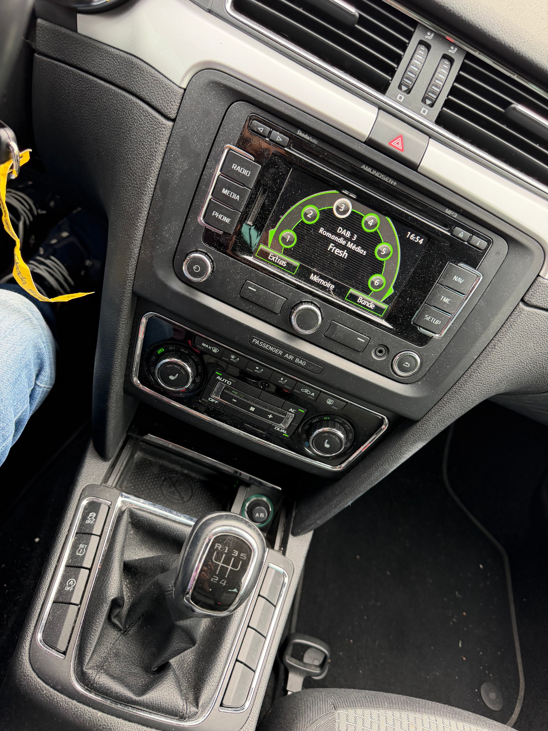 SKODA Superb Combi 1.6 TDi Greenline-image-7