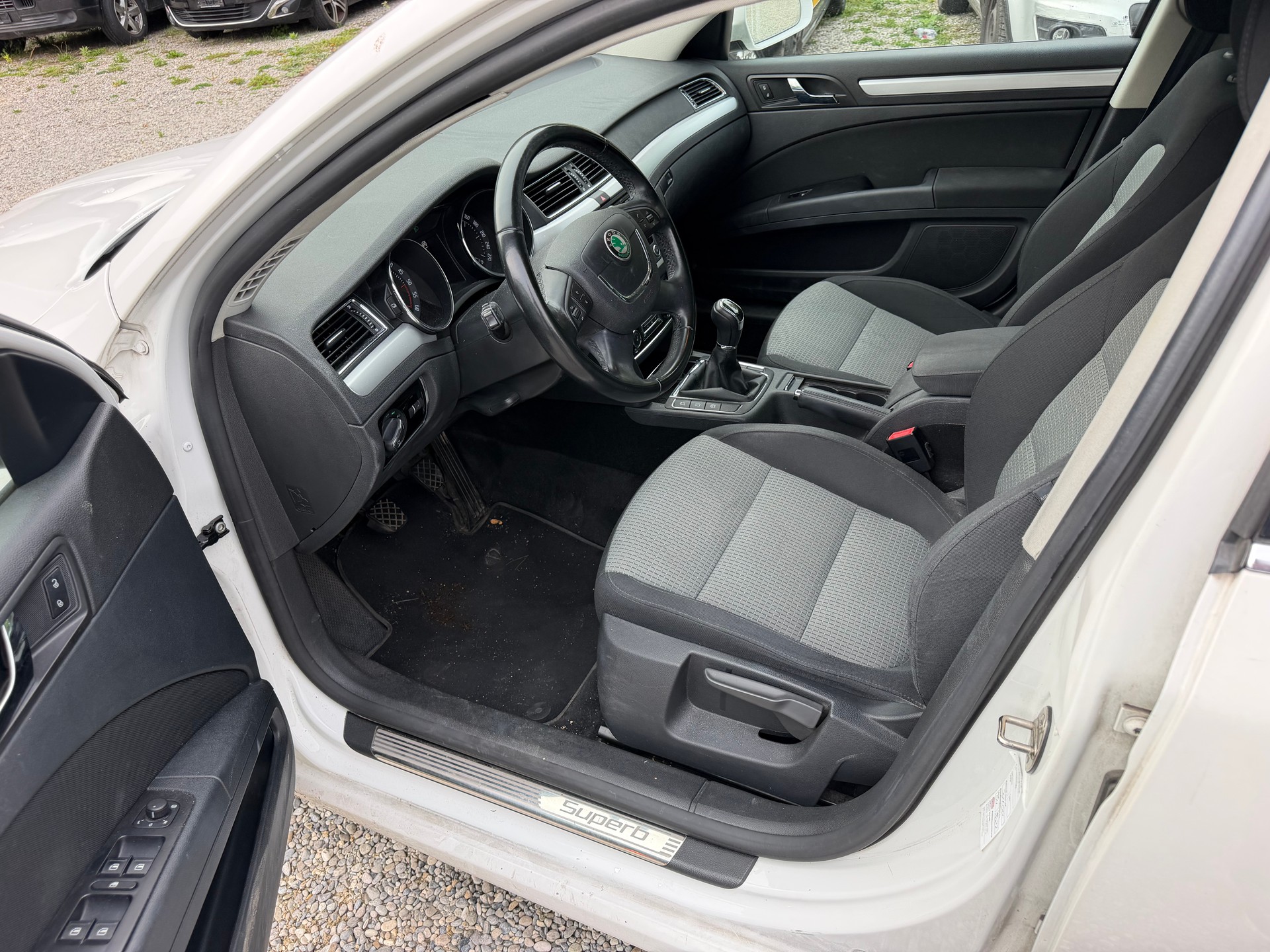 SKODA Superb Combi 1.6 TDi Greenline-image-6