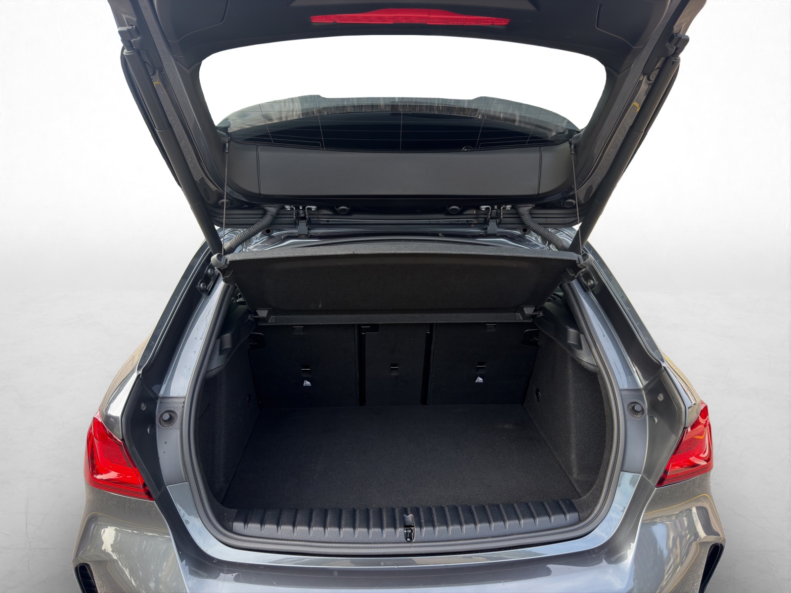 BMW M135i xDrive Steptronic-image-12