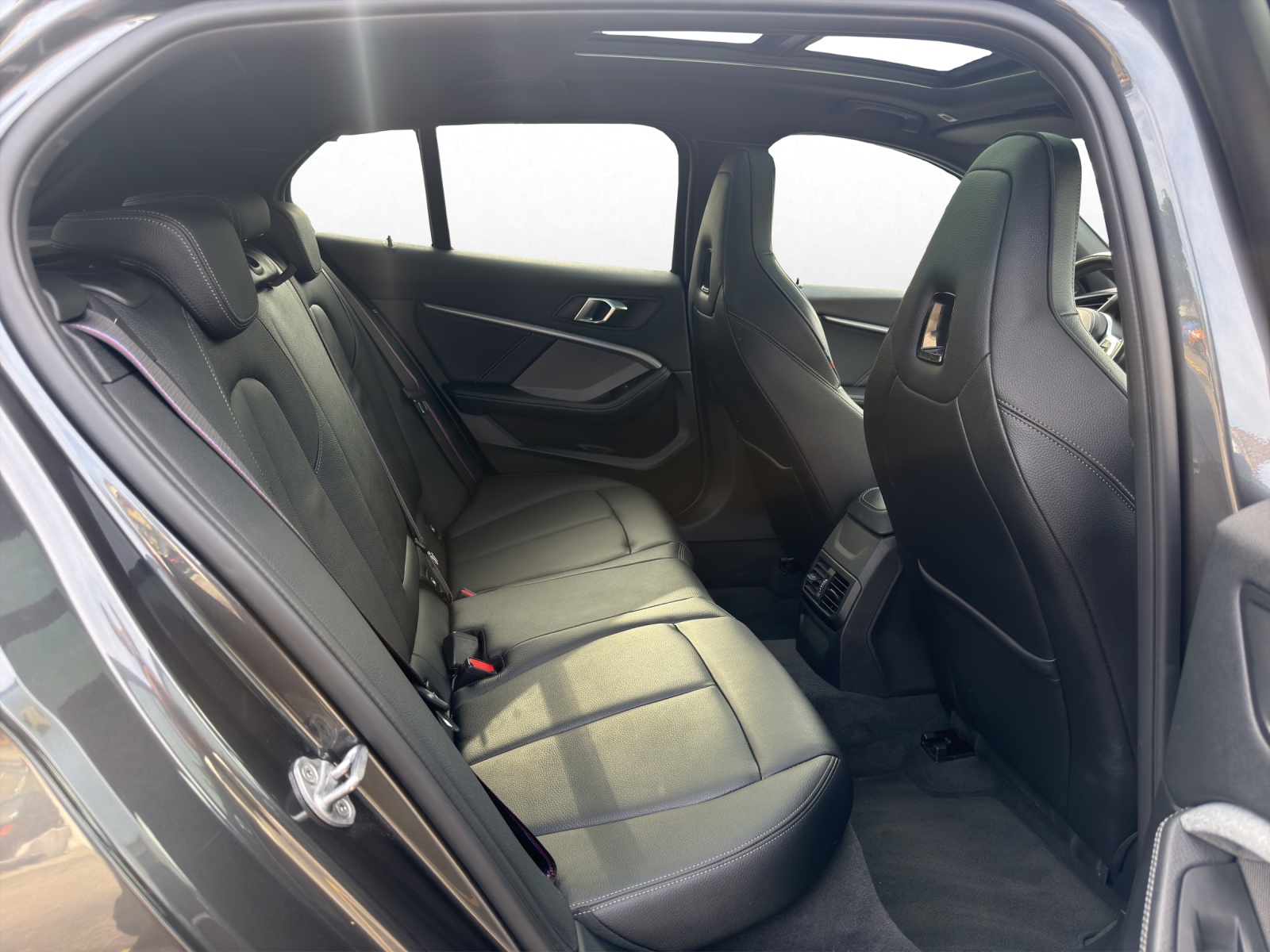 BMW M135i xDrive Steptronic-image-13