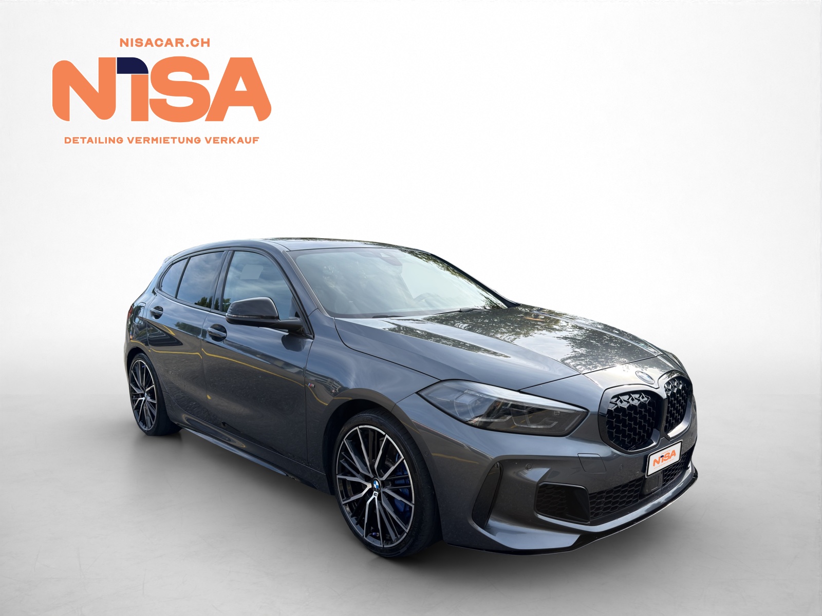 BMW M135i xDrive Steptronic-image-0