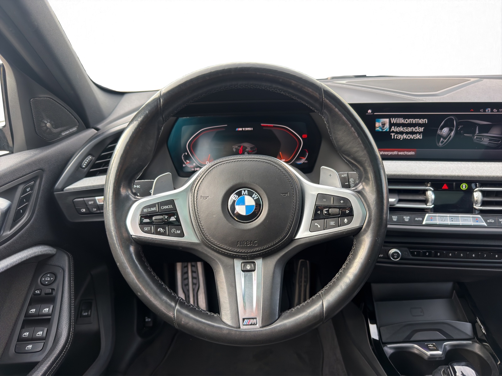 BMW M135i xDrive Steptronic-image-18