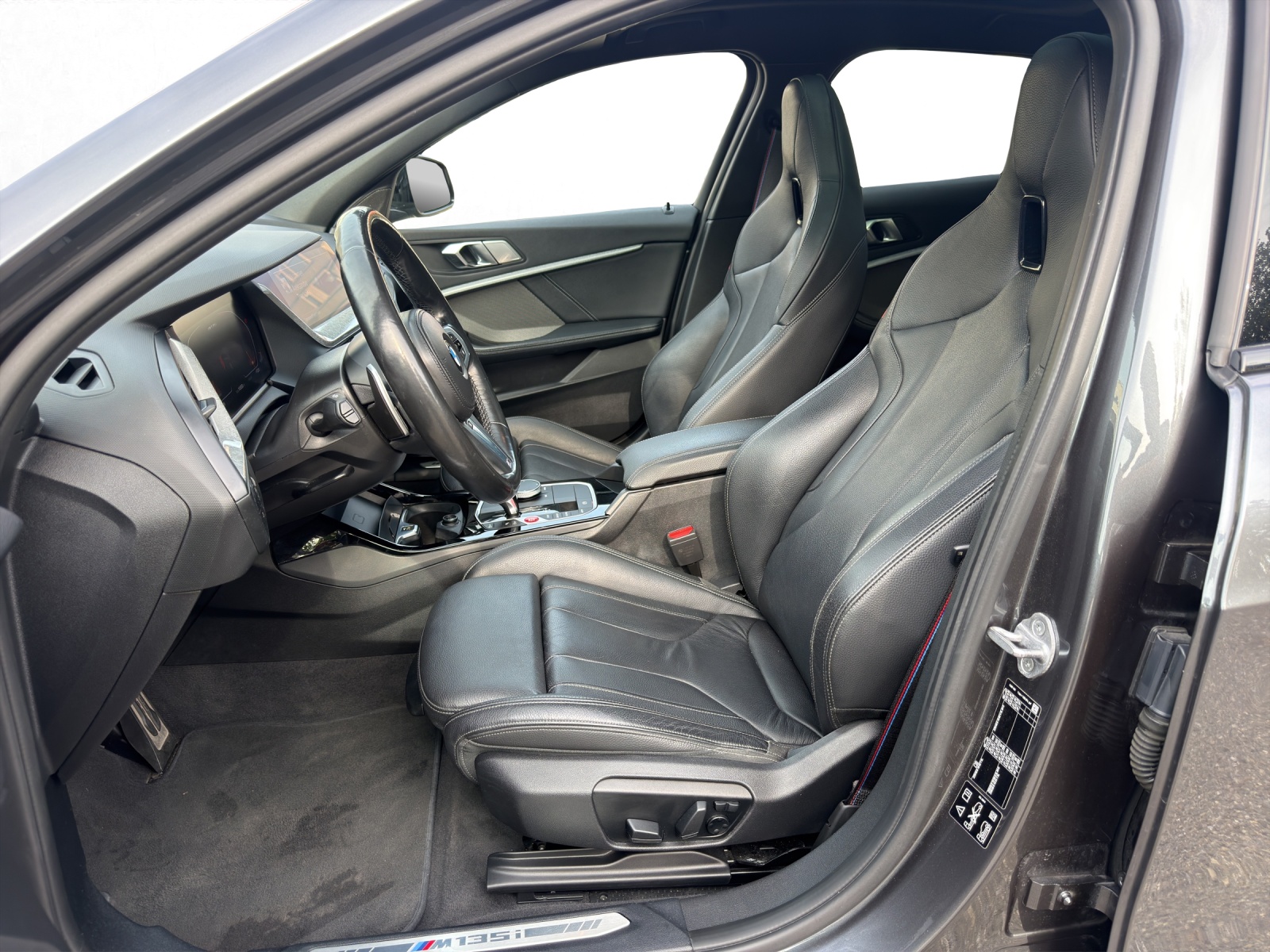 BMW M135i xDrive Steptronic-image-19