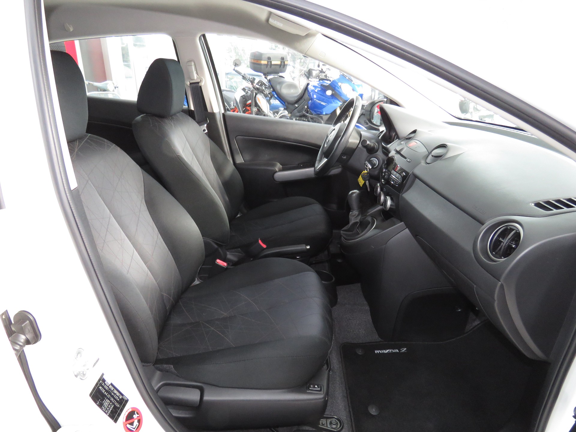 MAZDA 2 1.3i 16V Exclusive-image-11