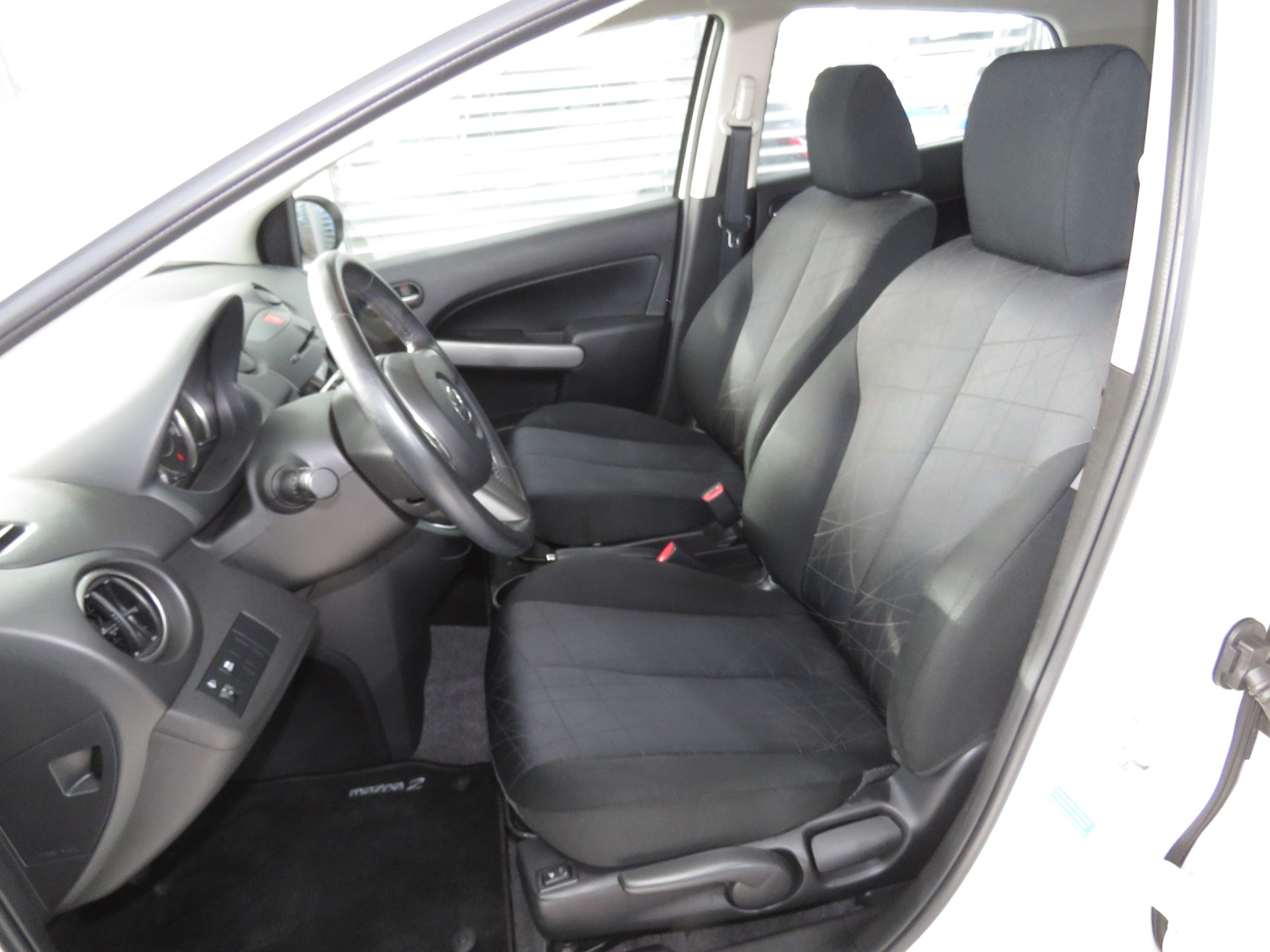 MAZDA 2 1.3i 16V Exclusive-image-7
