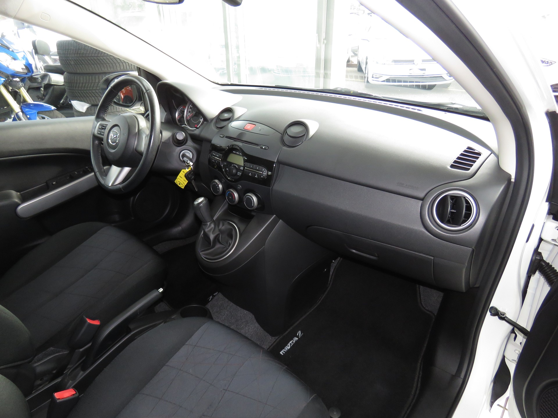 MAZDA 2 1.3i 16V Exclusive-image-10