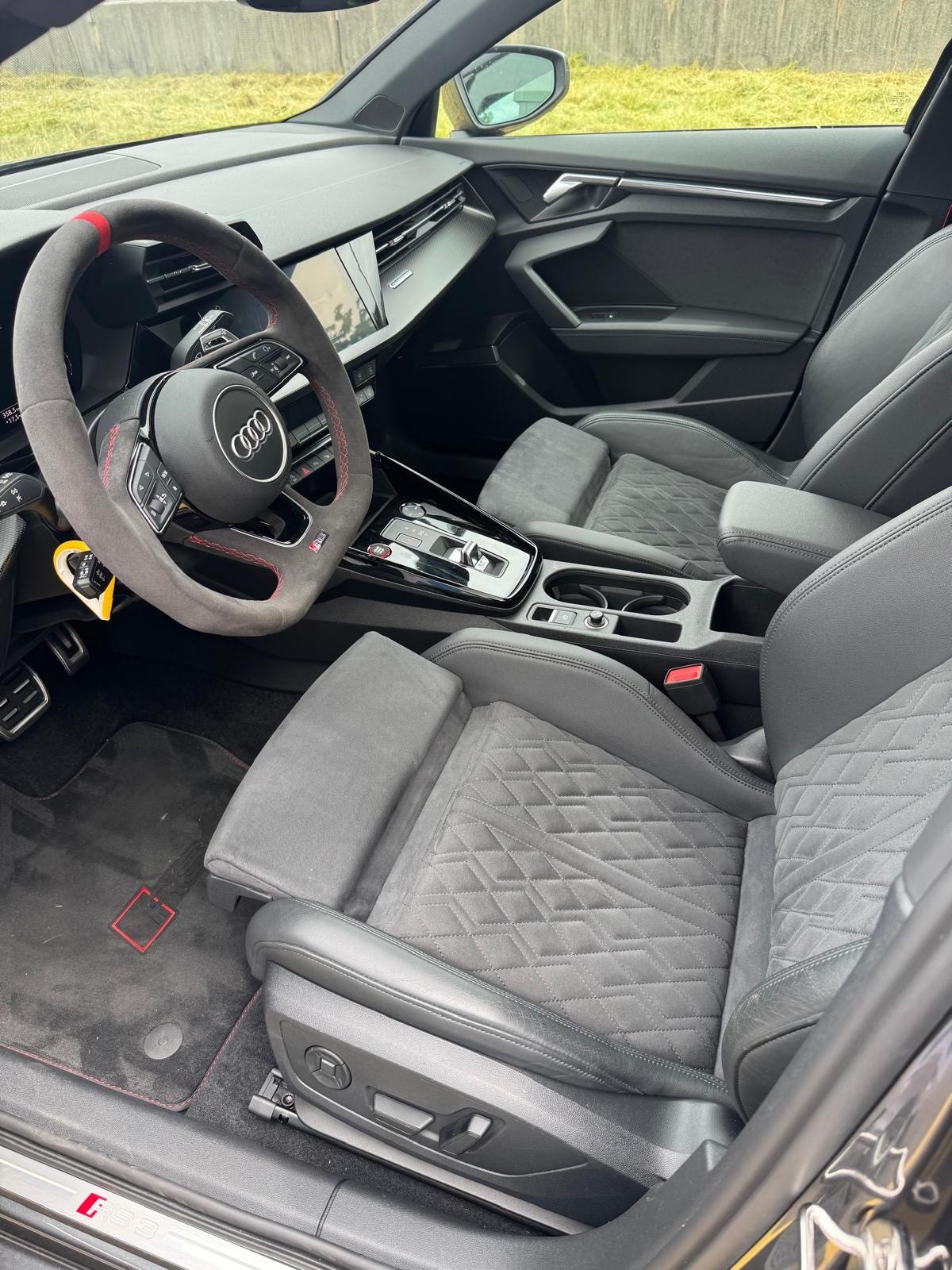AUDI RS3 Sportback 2.5 TSI quattro S-tronic-image-2
