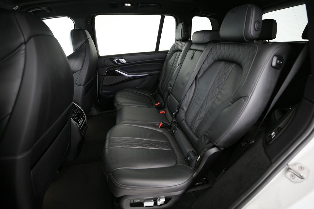 BMW X7 30d xDrive-image-12