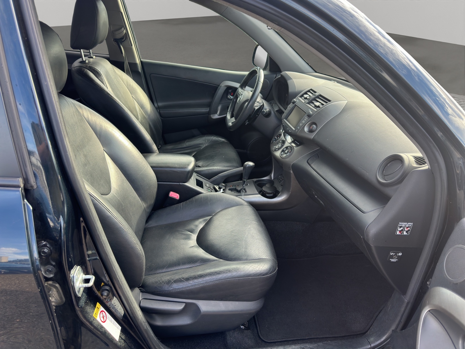 TOYOTA RAV-4 2.2D-CAT Linea Sol Premium AT-image-10