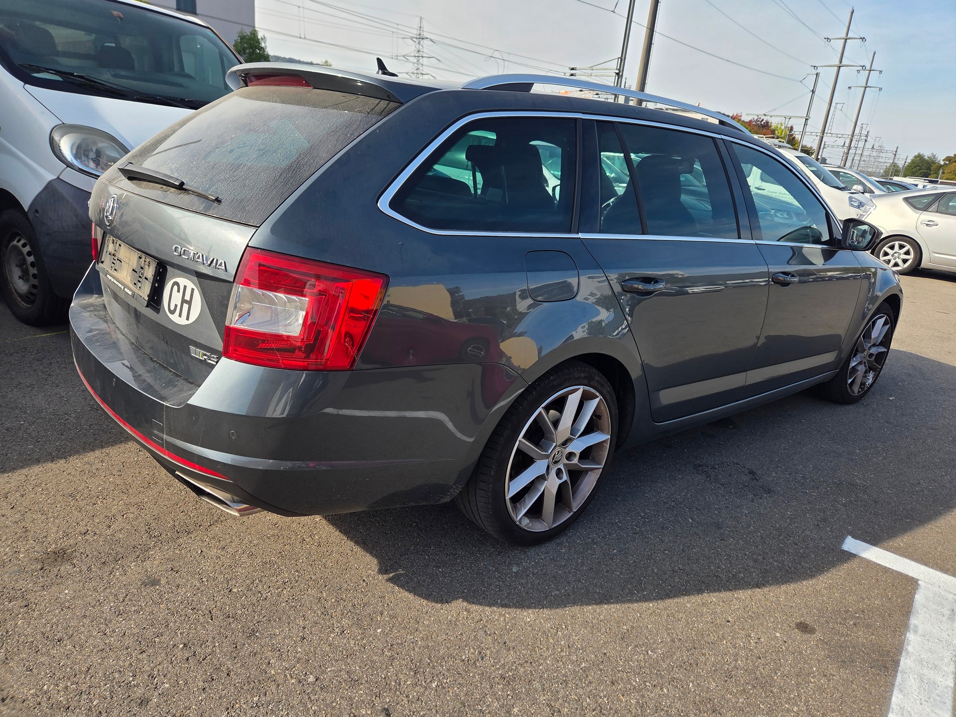 SKODA Octavia Combi 2.0 TSI RS-image-2