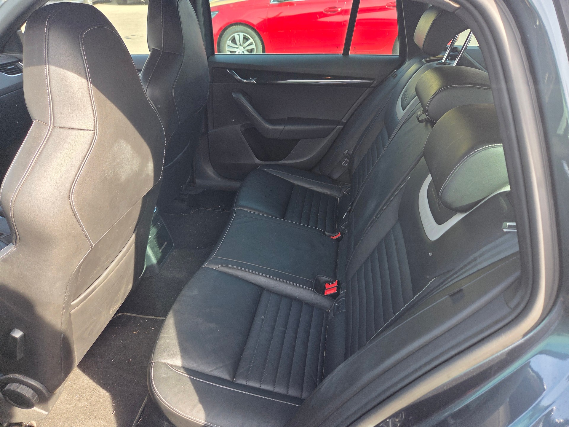 SKODA Octavia Combi 2.0 TSI RS-image-4