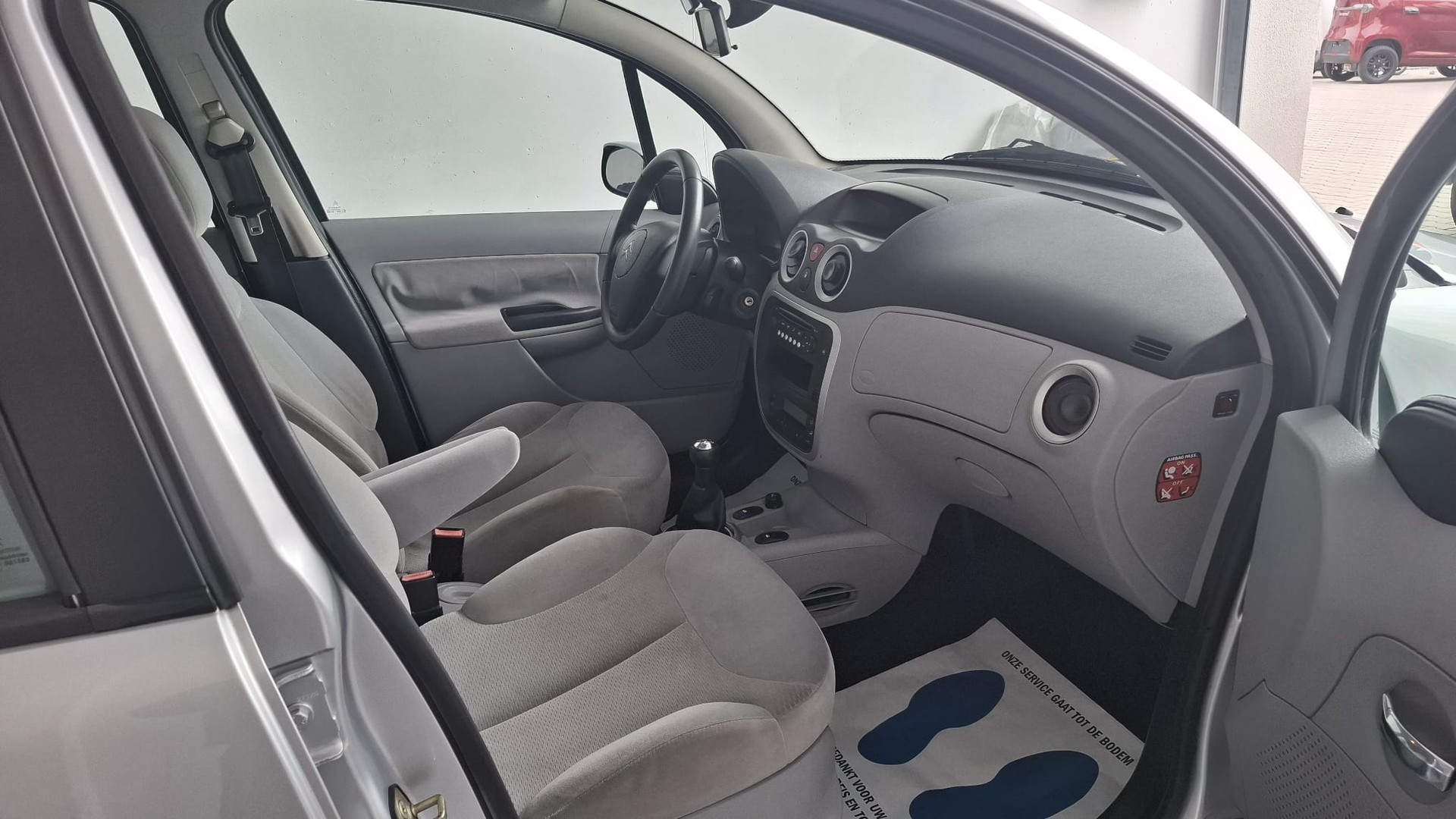 CITROEN C3 1.4i Exclusive-image-7