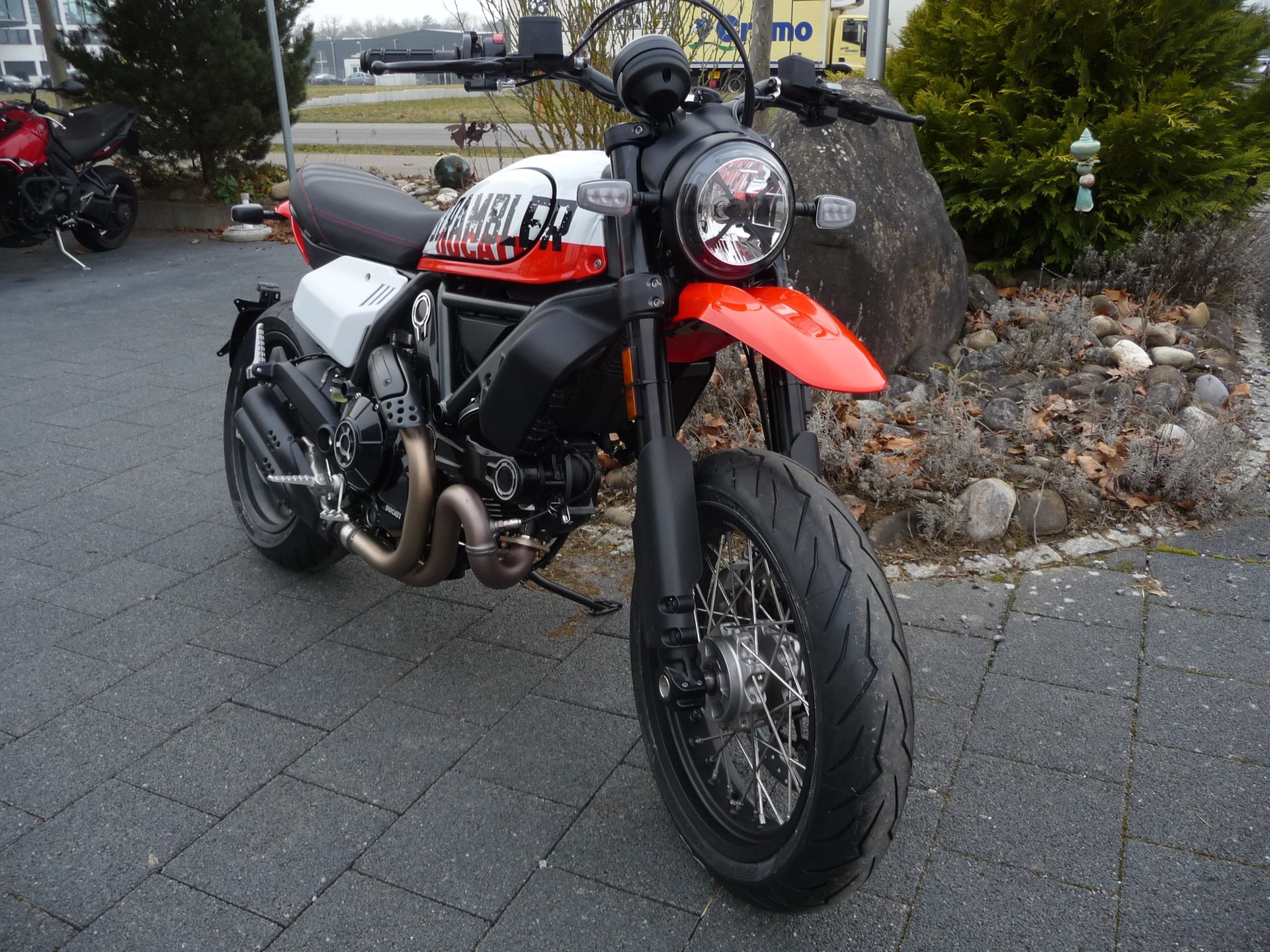 DUCATI SCRAMBLER 800 URBAN MOTARD