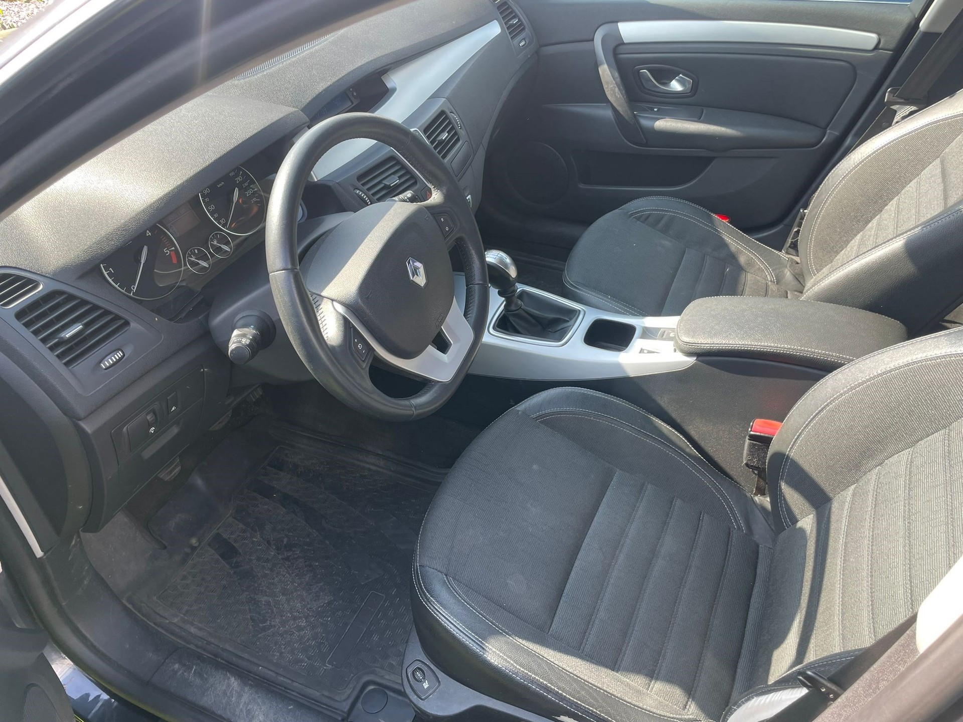 RENAULT Laguna 2.0 dCi Dynamique-image-4