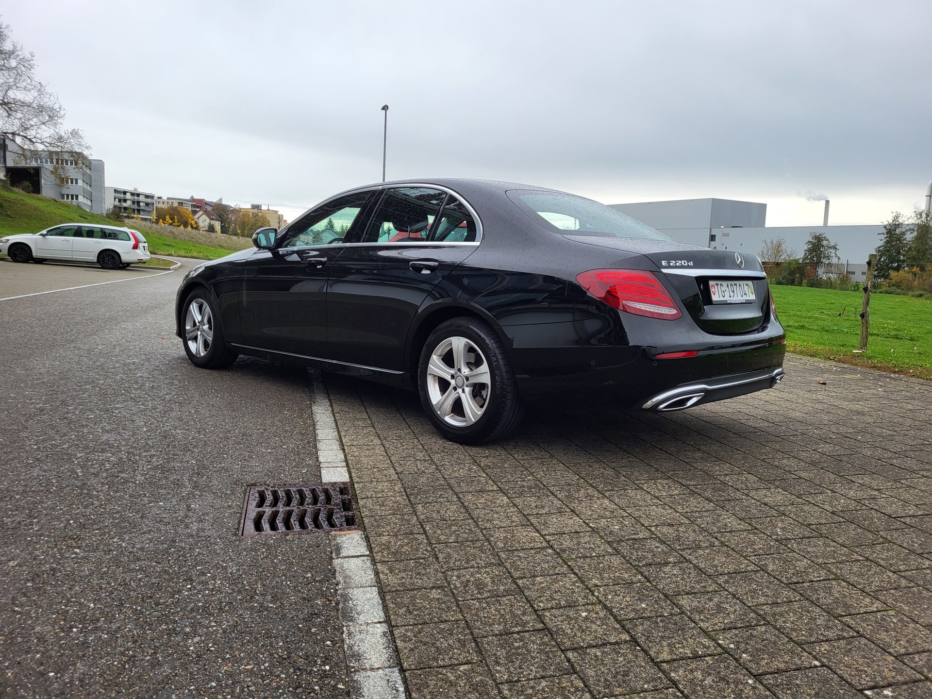 MERCEDES-BENZ E 220 d Avantgarde 9G-Tronic-image-6