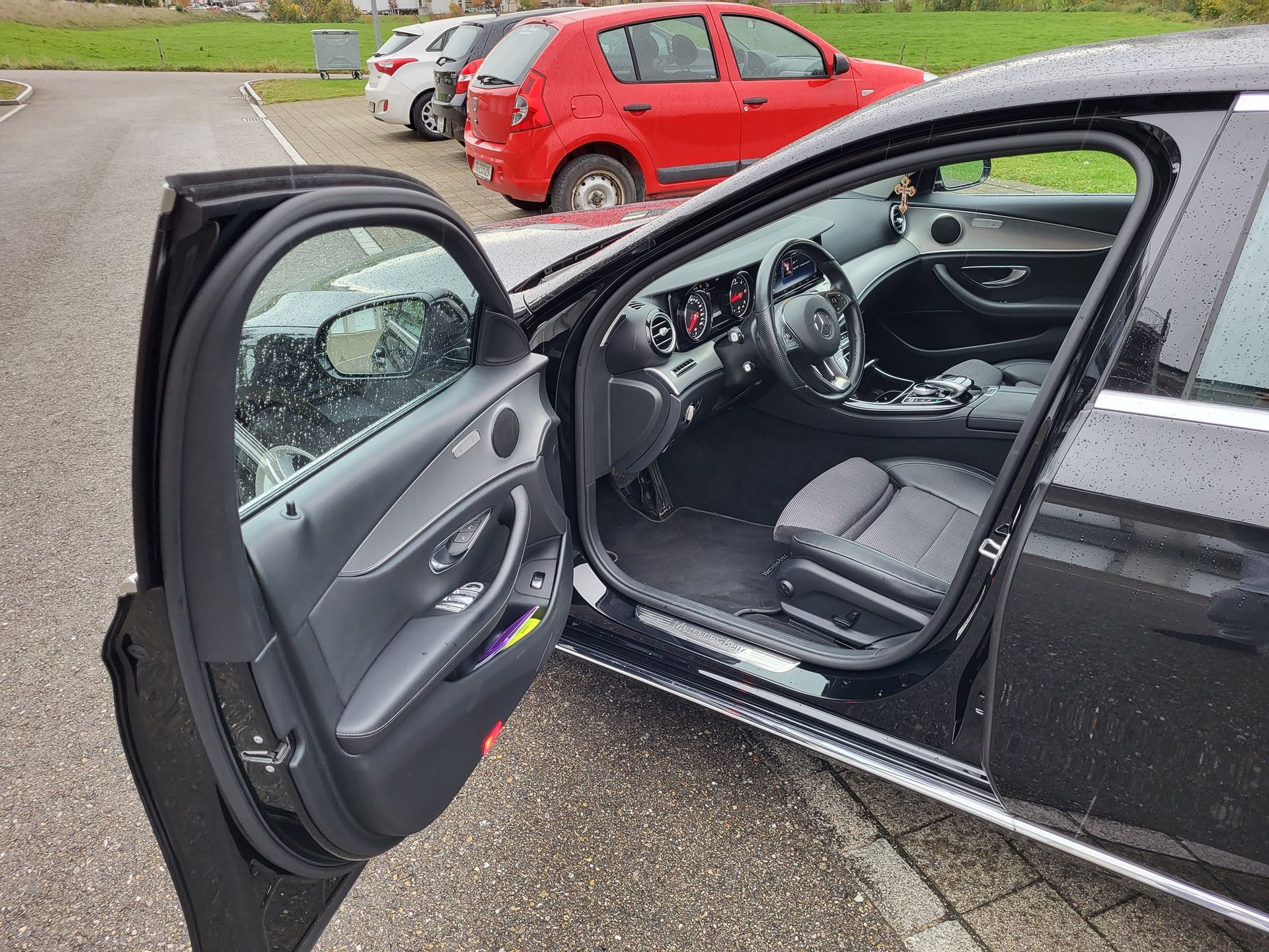 MERCEDES-BENZ E 220 d Avantgarde 9G-Tronic-image-9