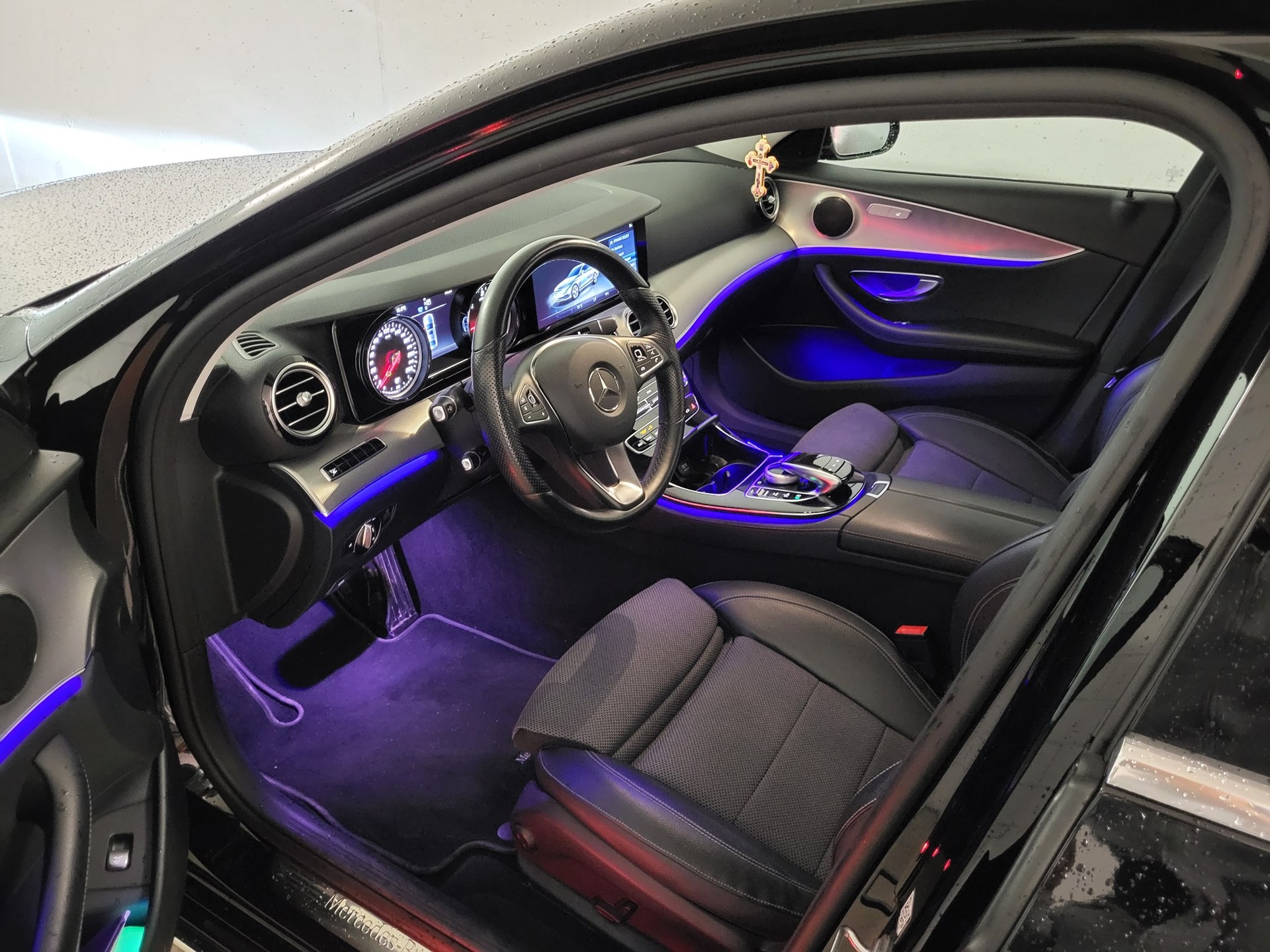 MERCEDES-BENZ E 220 d Avantgarde 9G-Tronic-image-14
