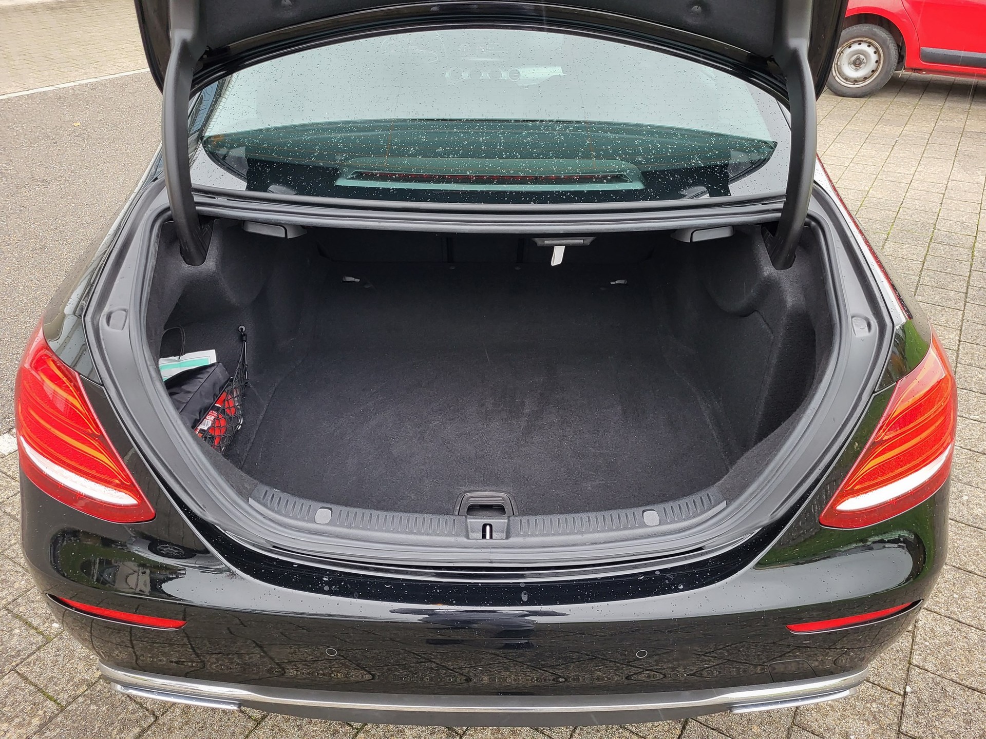 MERCEDES-BENZ E 220 d Avantgarde 9G-Tronic-image-4