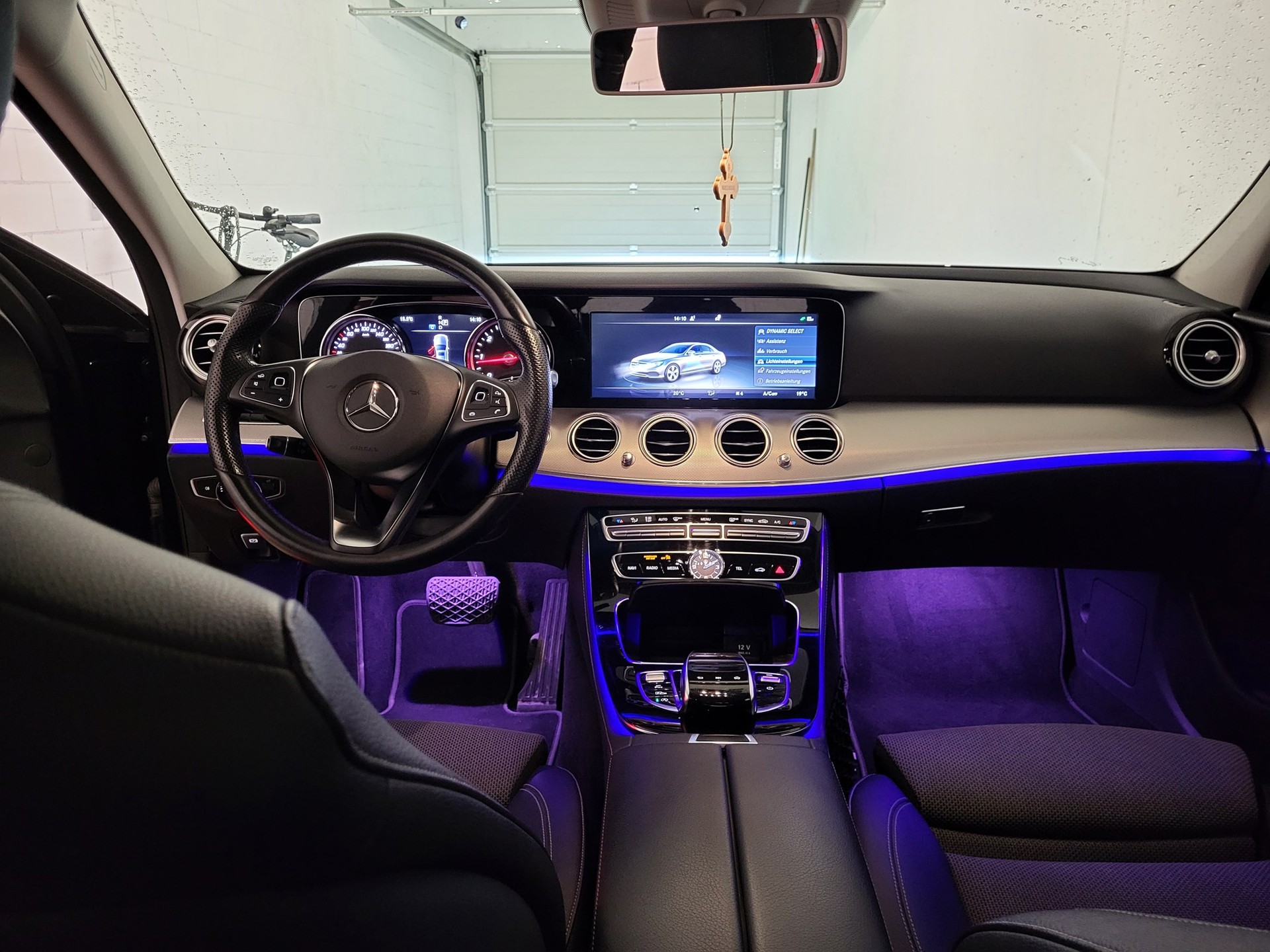 MERCEDES-BENZ E 220 d Avantgarde 9G-Tronic-image-13