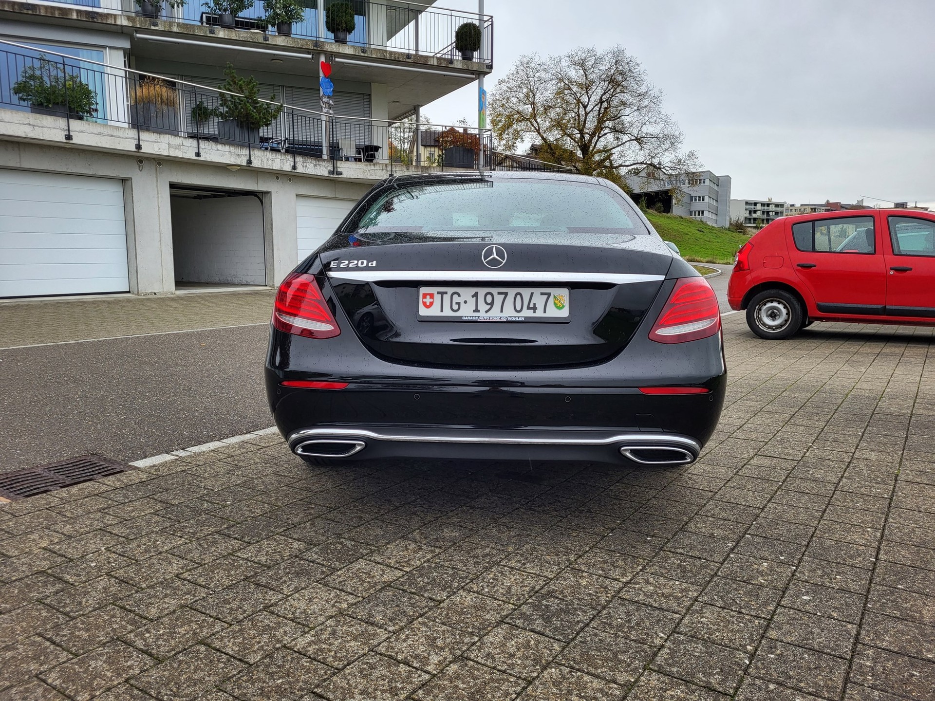 MERCEDES-BENZ E 220 d Avantgarde 9G-Tronic-image-3