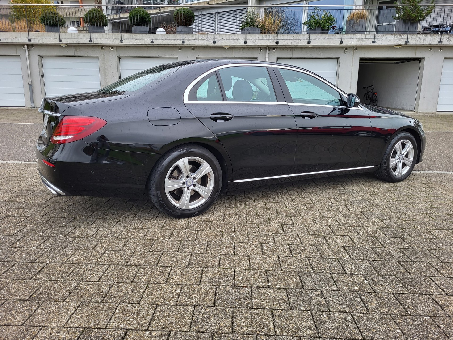 MERCEDES-BENZ E 220 d Avantgarde 9G-Tronic-image-2