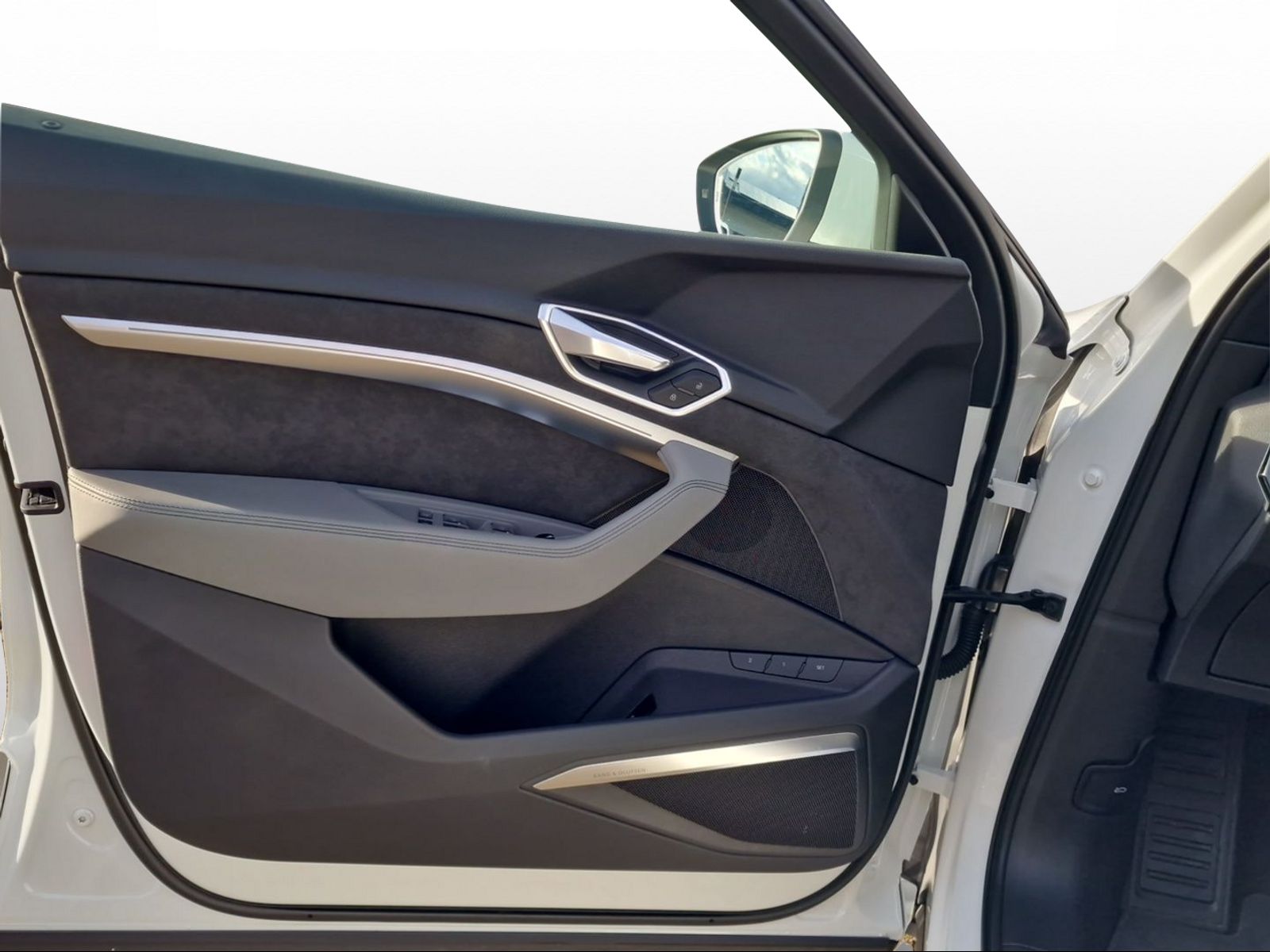 AUDI e-tron S quattro-image-9