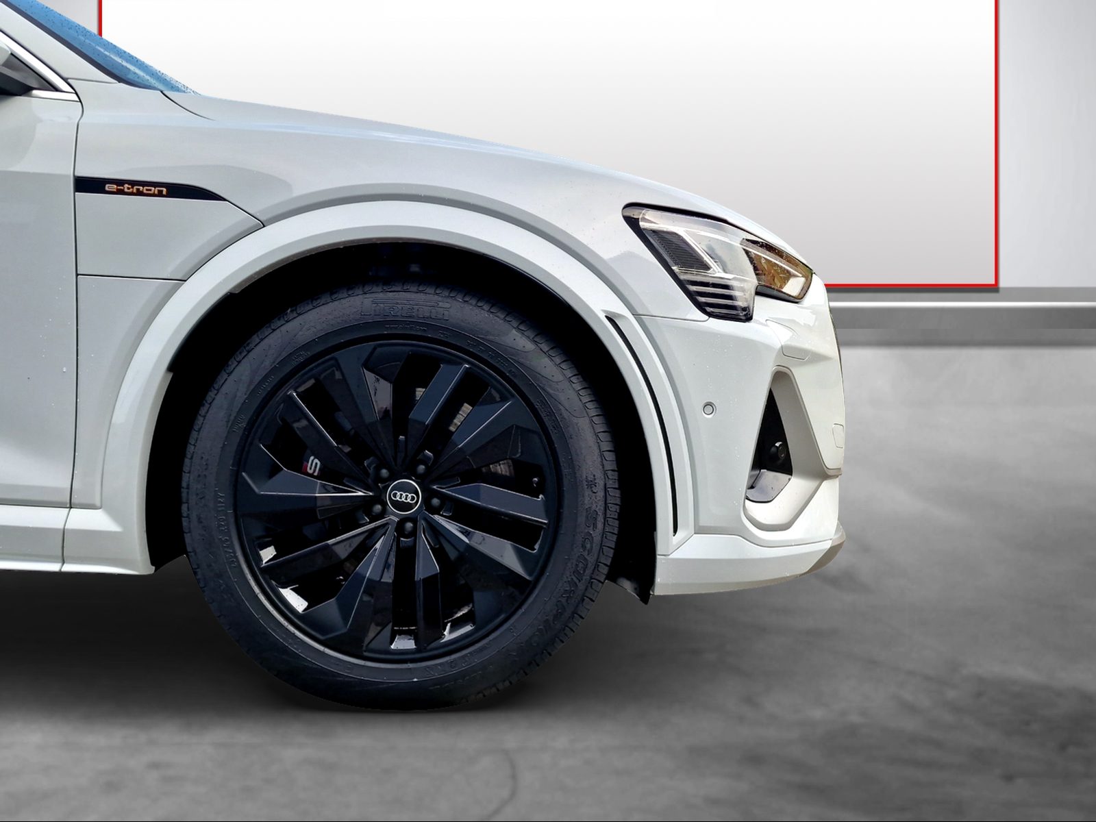 AUDI e-tron S quattro-image-14