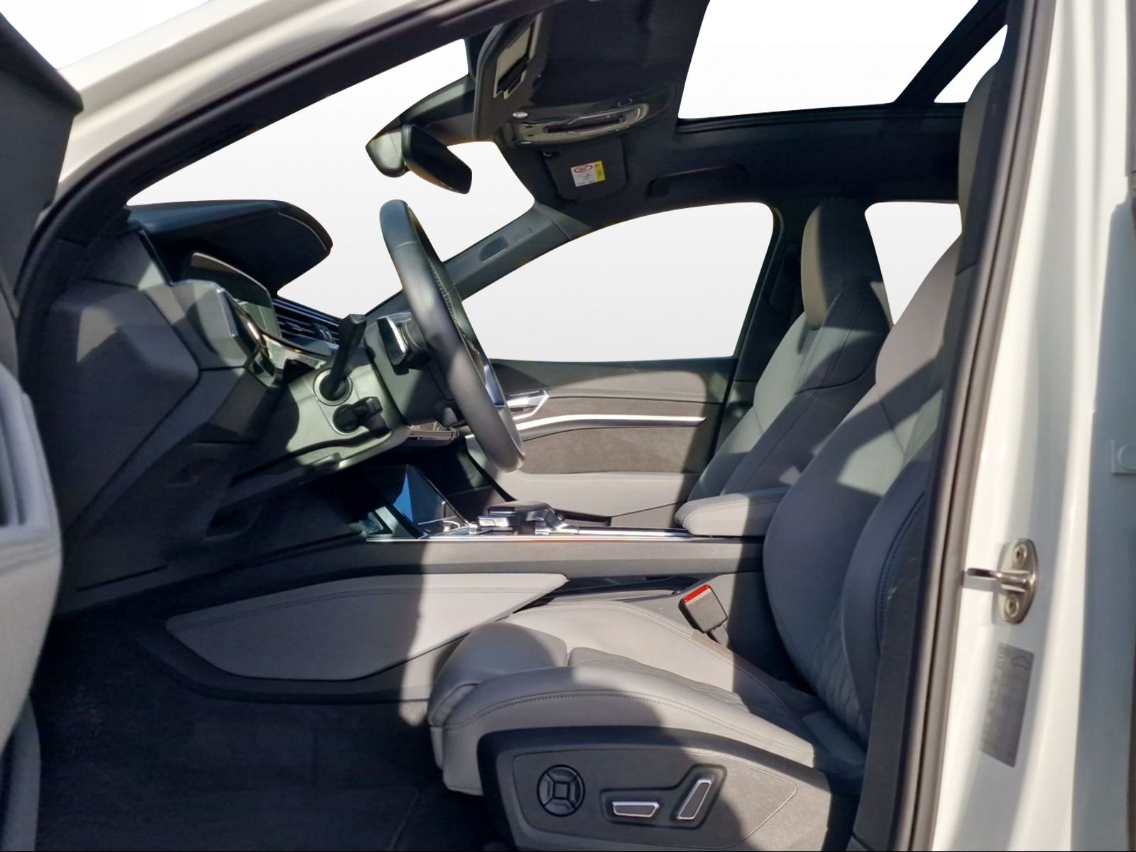 AUDI e-tron S quattro-image-6