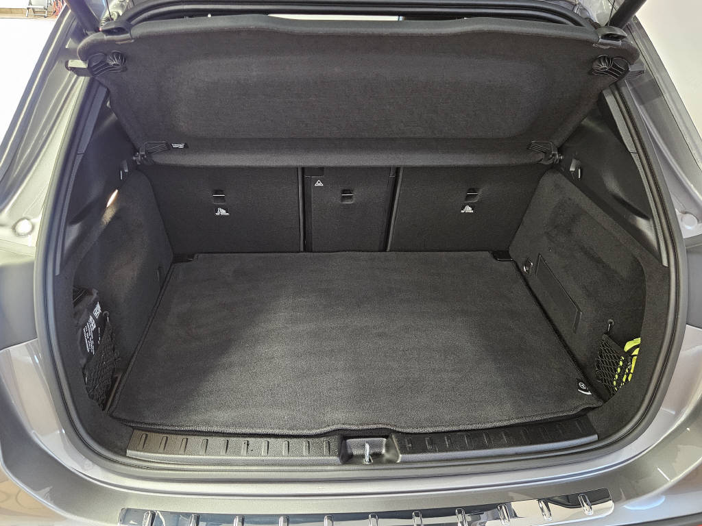 MERCEDES-BENZ GLA 220 d 4Matic AMG Line Swiss Star-showroom-element-3