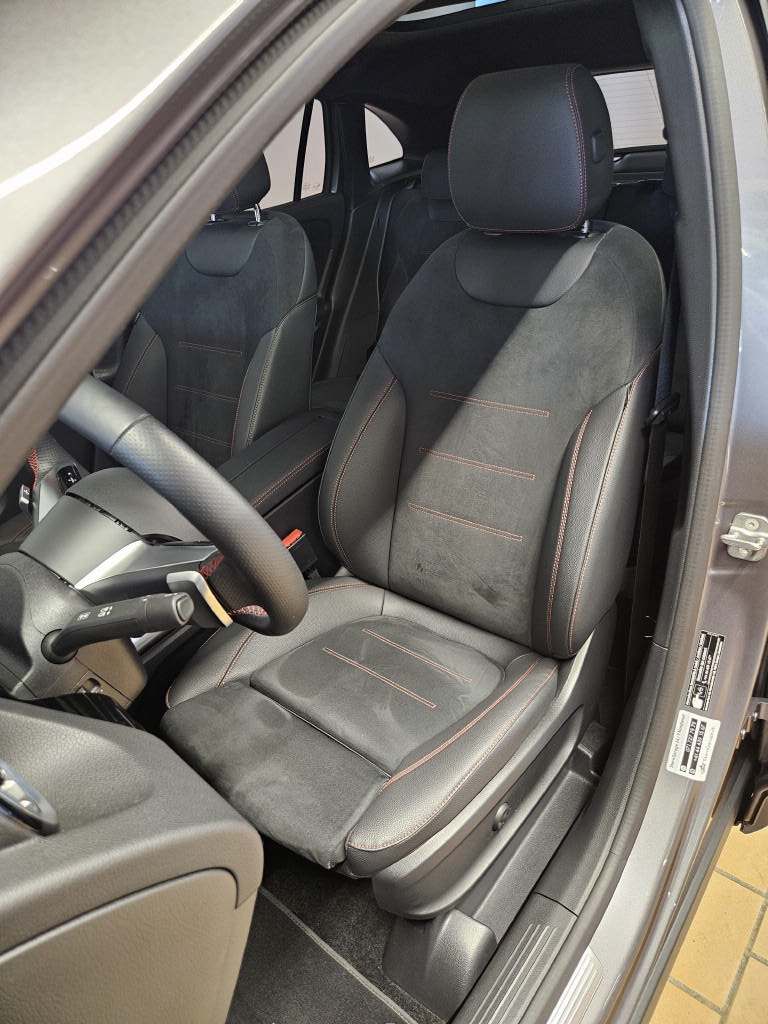 MERCEDES-BENZ GLA 220 d 4Matic AMG Line Swiss Star-image-5