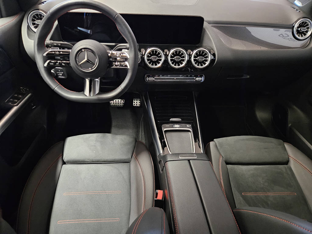 MERCEDES-BENZ GLA 220 d 4Matic AMG Line Swiss Star-image-7