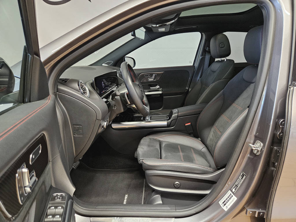 MERCEDES-BENZ GLA 220 d 4Matic AMG Line Swiss Star-image-6
