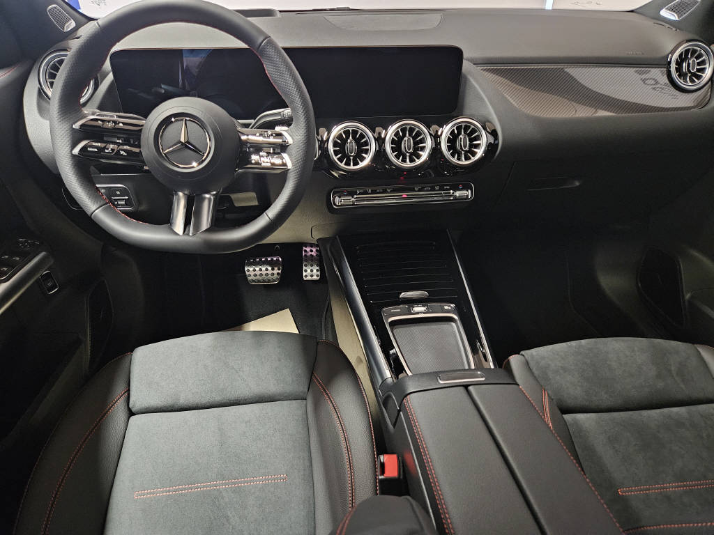 MERCEDES-BENZ GLA 220 d 4Matic AMG Line Swiss Star-image-5
