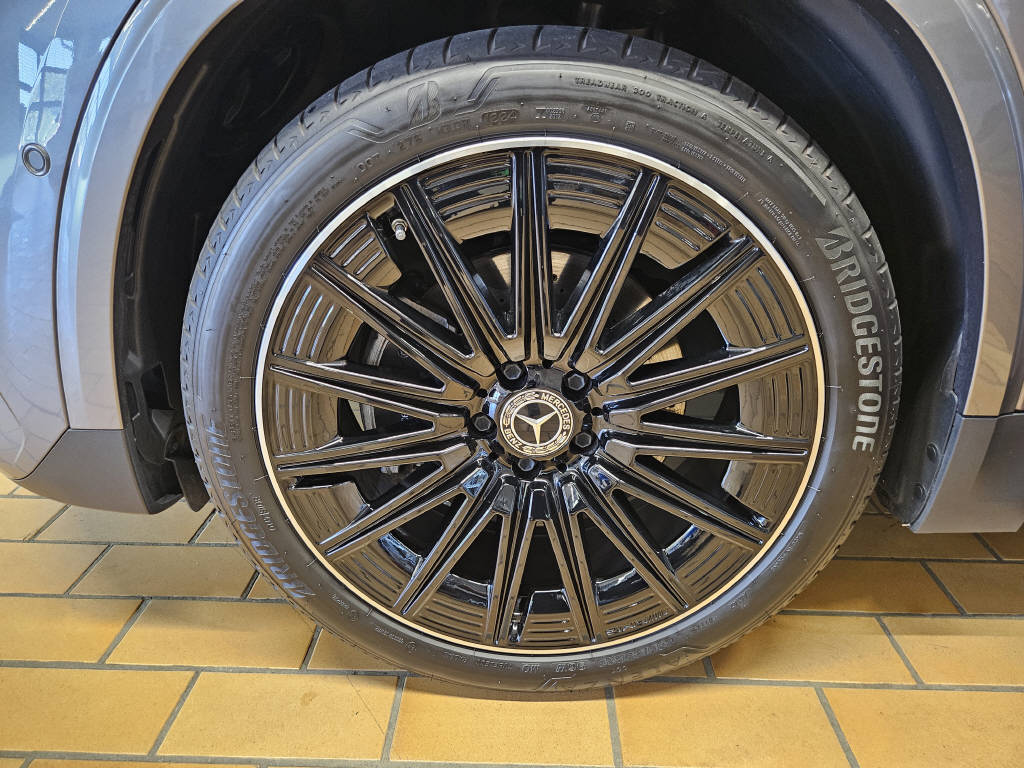 MERCEDES-BENZ GLA 220 d 4Matic AMG Line Swiss Star-image-15