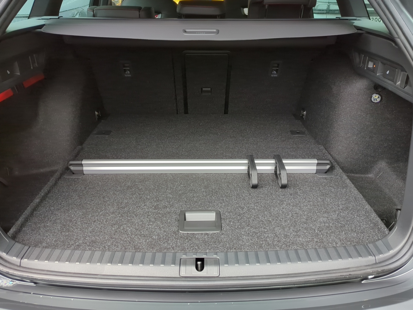 SKODA Octavia Combi 2.0 TSI DSG RS-image-9