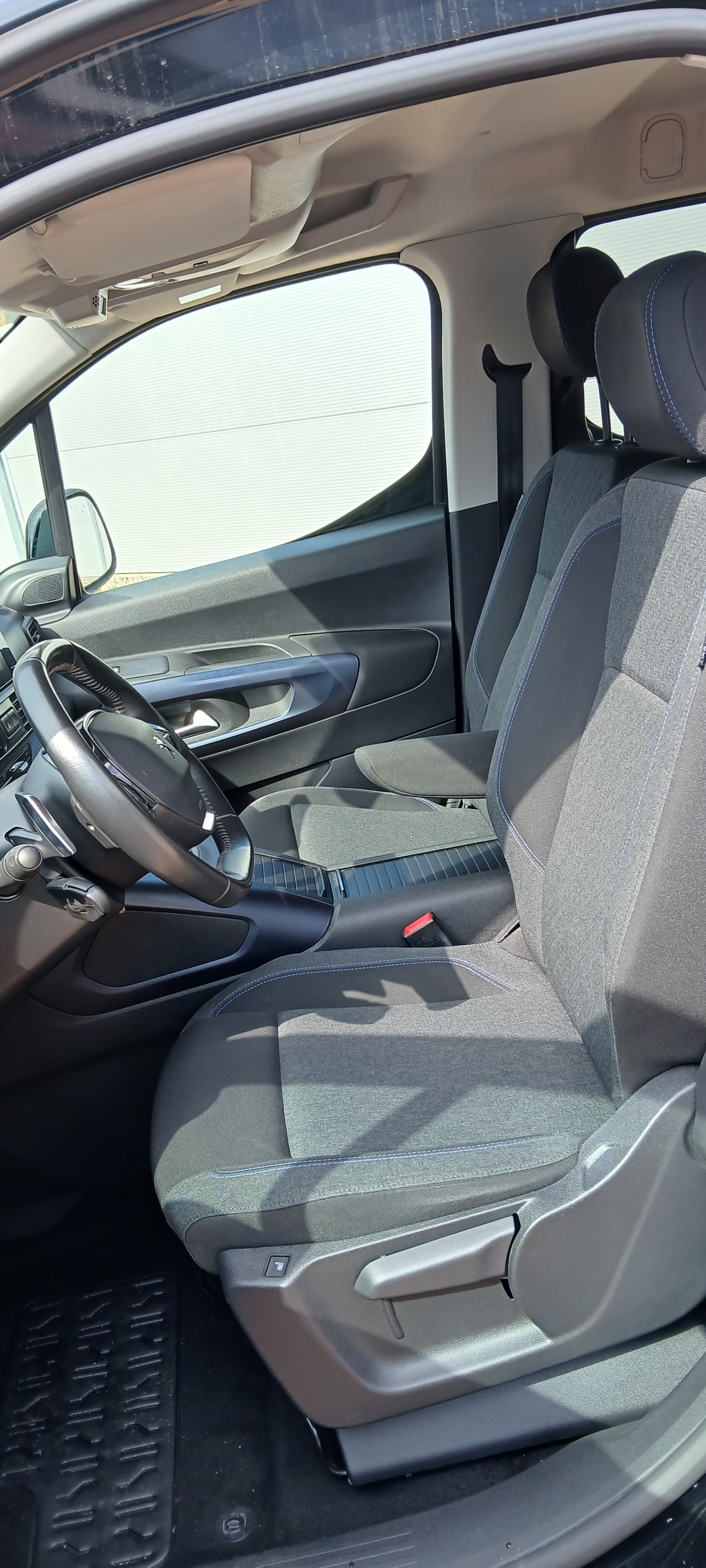 PEUGEOT Rifter Long 1.2 PureTech 7PL Allure Pack EAT8-image-3