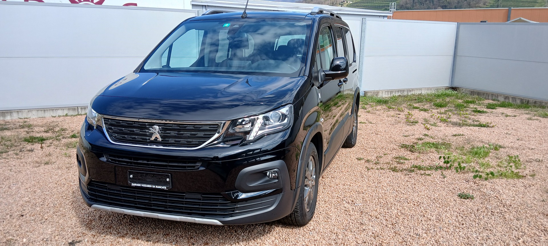PEUGEOT Rifter Long 1.2 PureTech 7PL Allure Pack EAT8-image-0