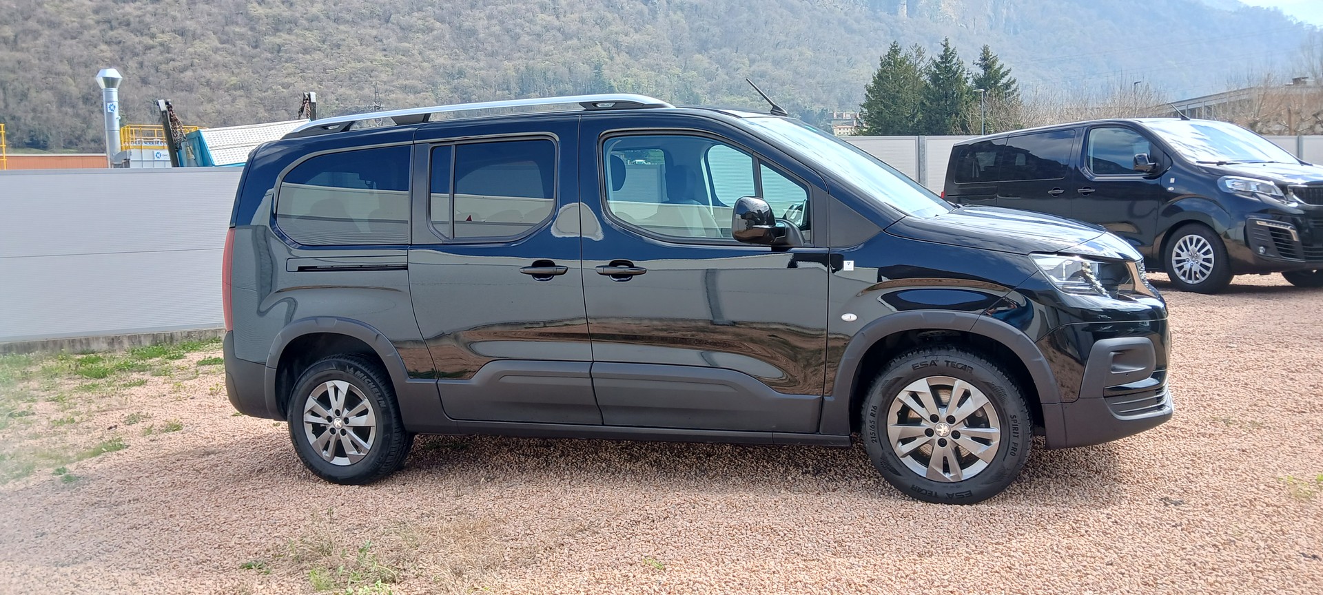 PEUGEOT Rifter Long 1.2 PureTech 7PL Allure Pack EAT8-image-11
