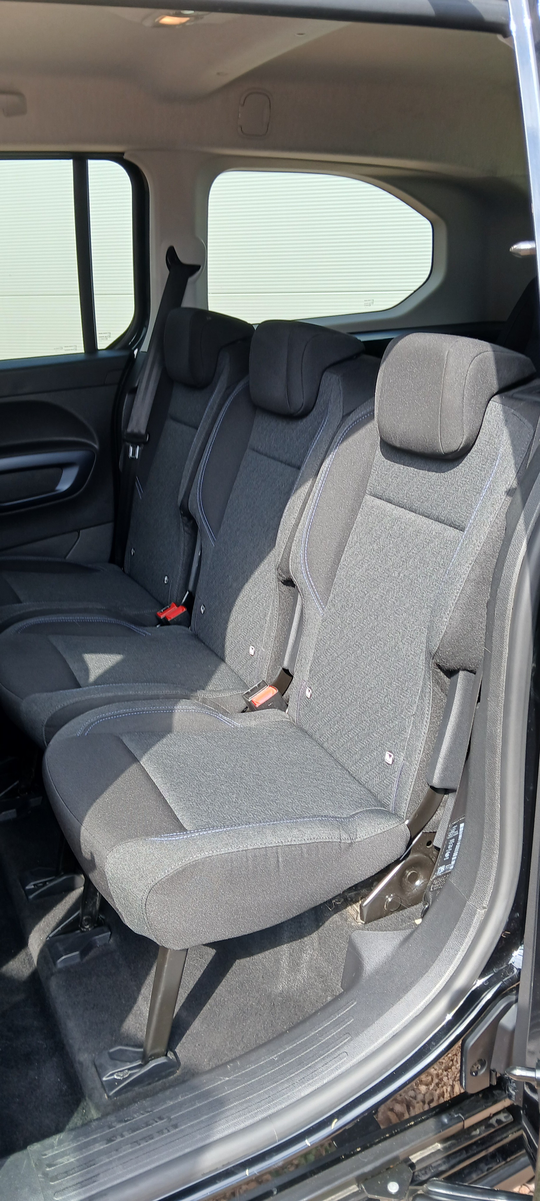 PEUGEOT Rifter Long 1.2 PureTech 7PL Allure Pack EAT8-image-4