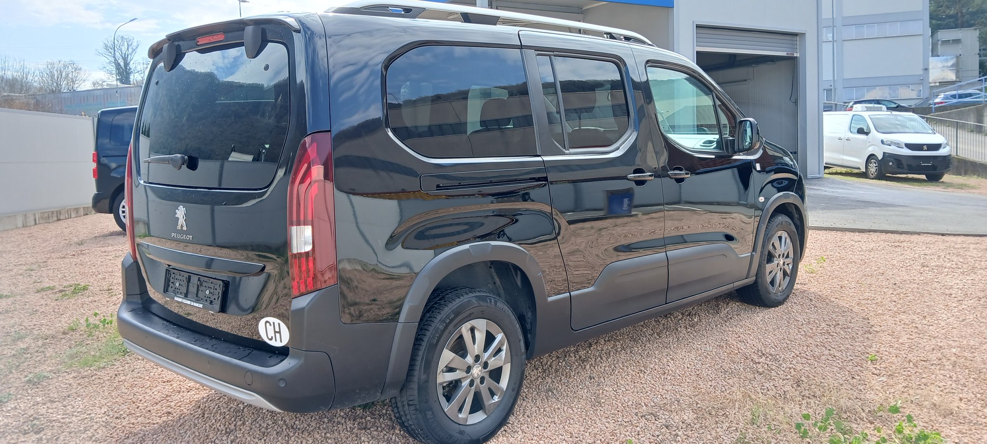 PEUGEOT Rifter Long 1.2 PureTech 7PL Allure Pack EAT8-image-10