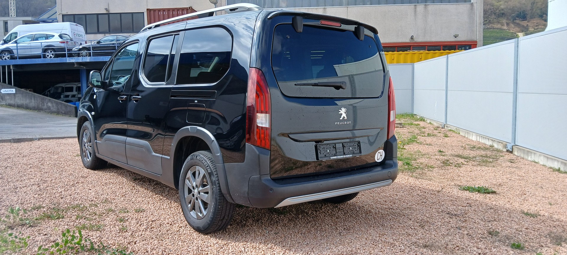 PEUGEOT Rifter Long 1.2 PureTech 7PL Allure Pack EAT8-image-9