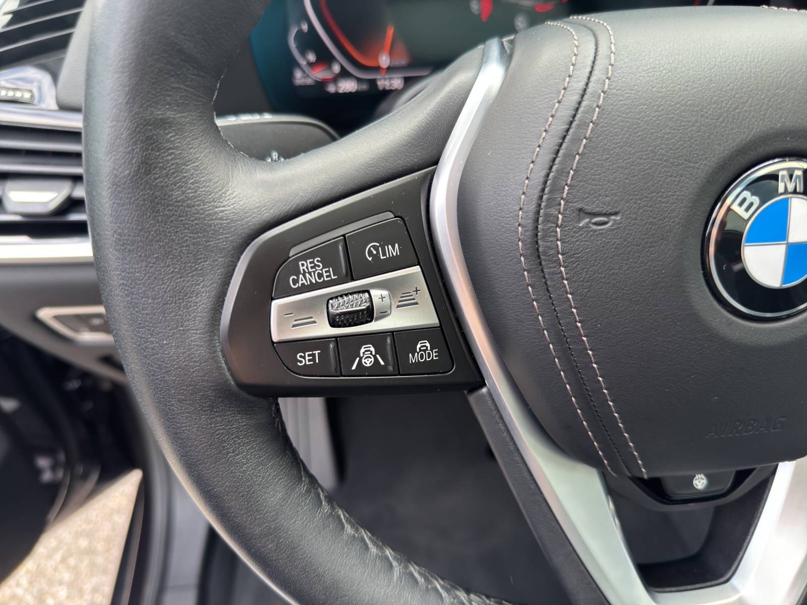 BMW X5 xDrive 25d xLine-image-16