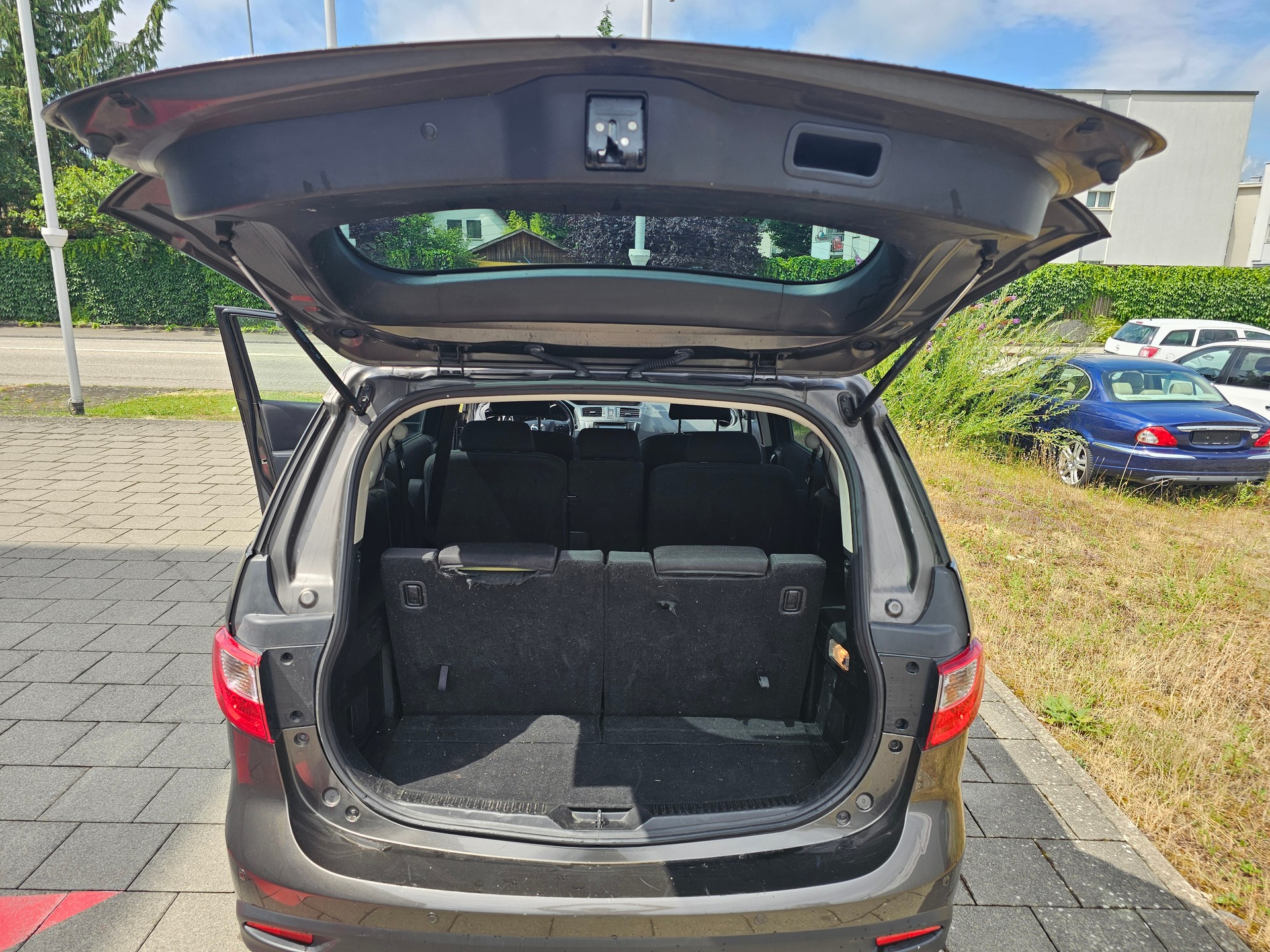 MAZDA 5 2.0 16V Voila ma Suisse Edition+ Activematic-image-7