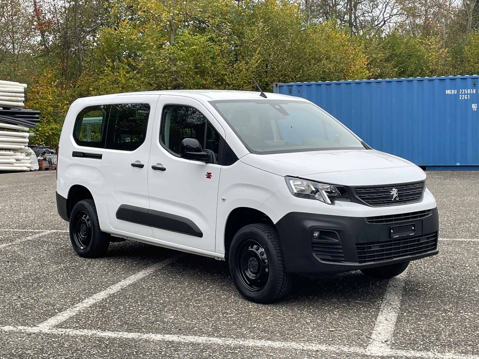 PEUGEOT Partner Pro DANGEL 4x4 130 PS Blue HDi Kabine vertieft-image-1