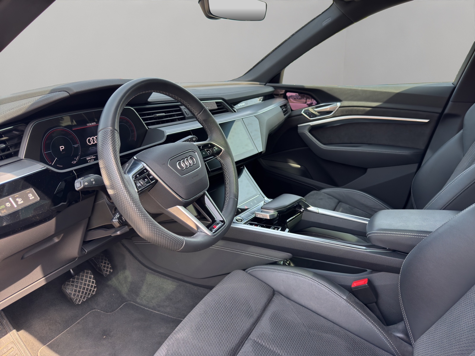 AUDI e-tron 55 S Line quattro-showroom-element-3