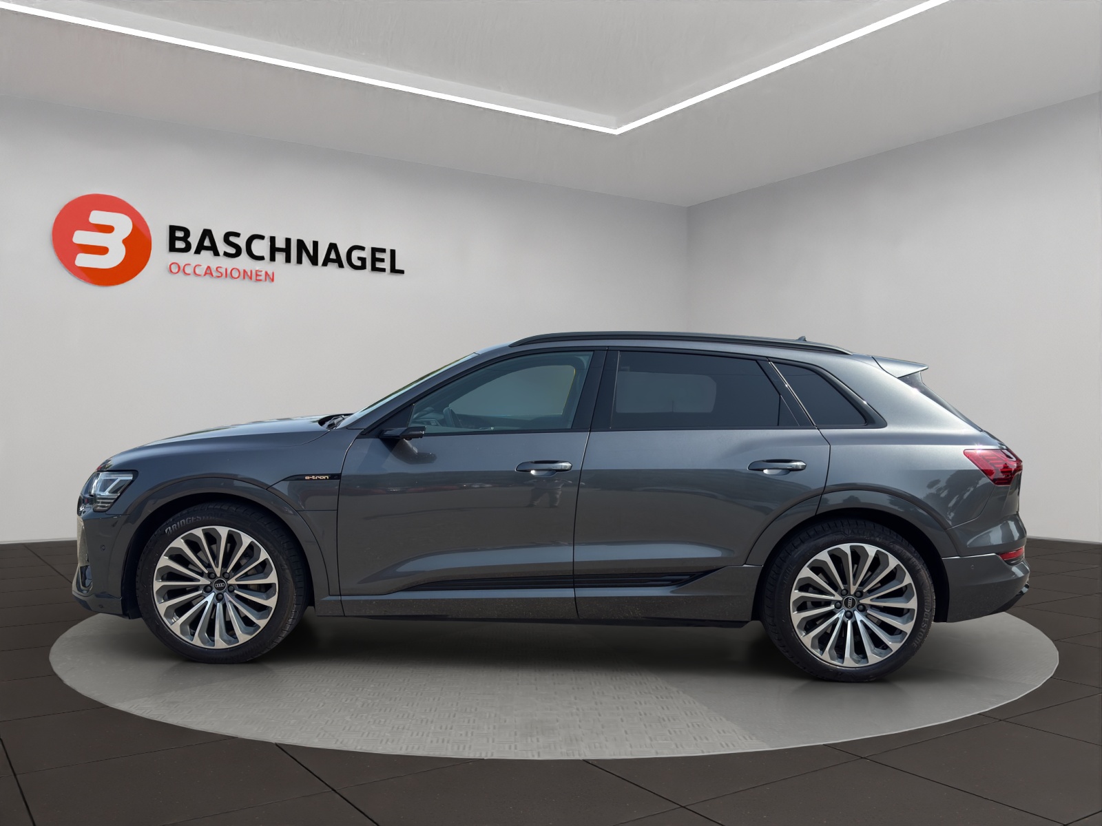 AUDI e-tron 55 S Line quattro-image-1