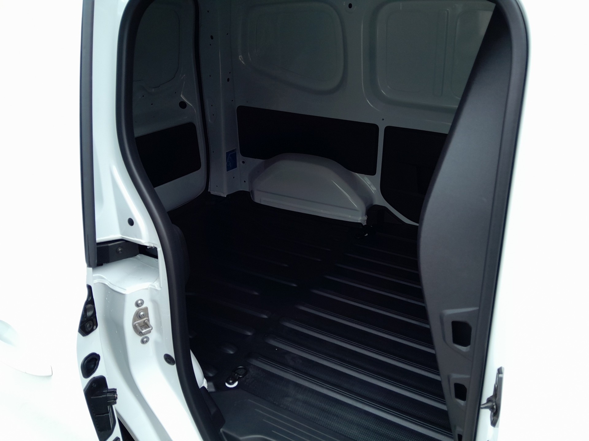 NISSAN Townstar 1.3 DIG-T L1 N-Connecta-image-11