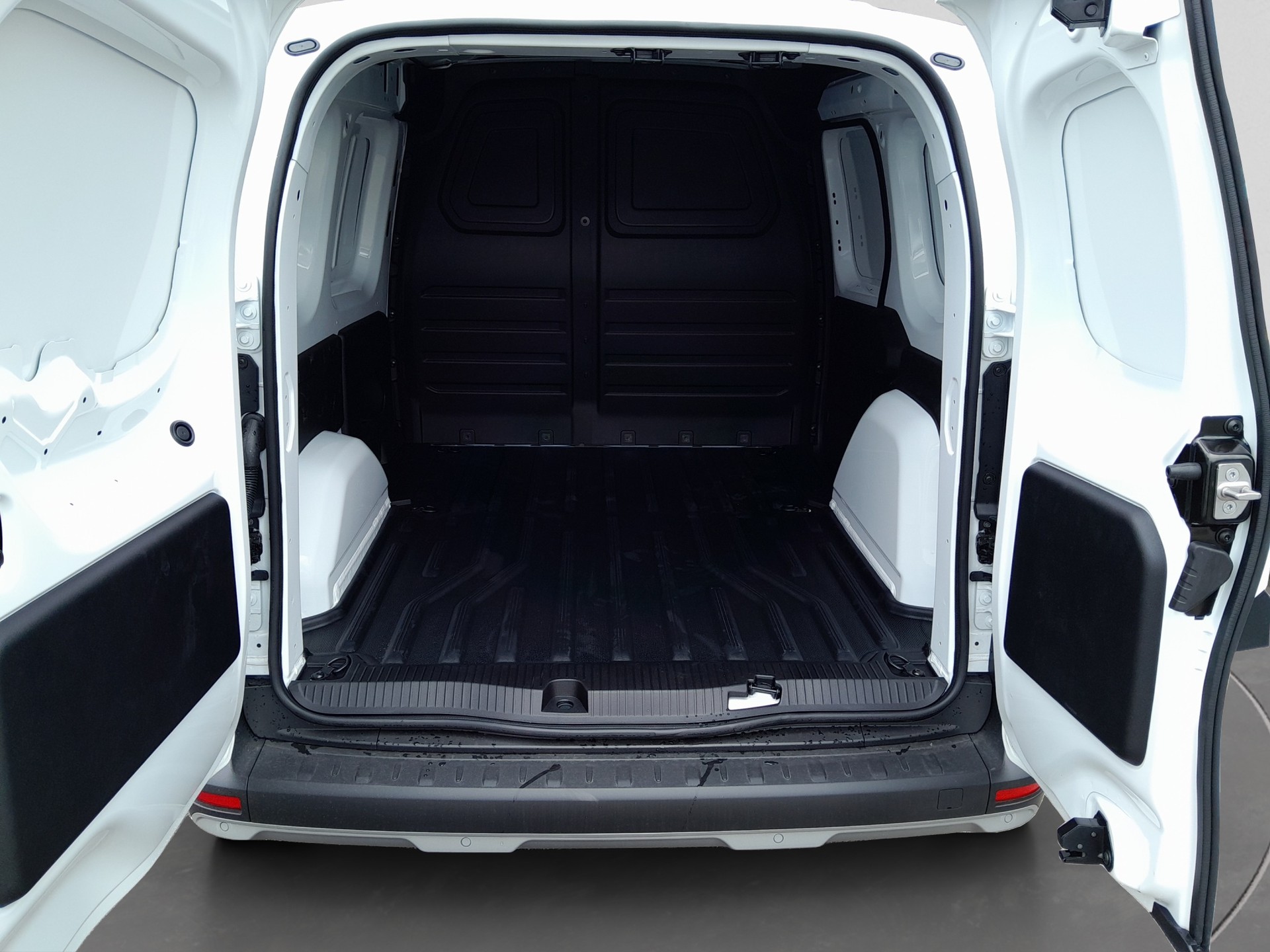 NISSAN Townstar 1.3 DIG-T L1 N-Connecta-image-9