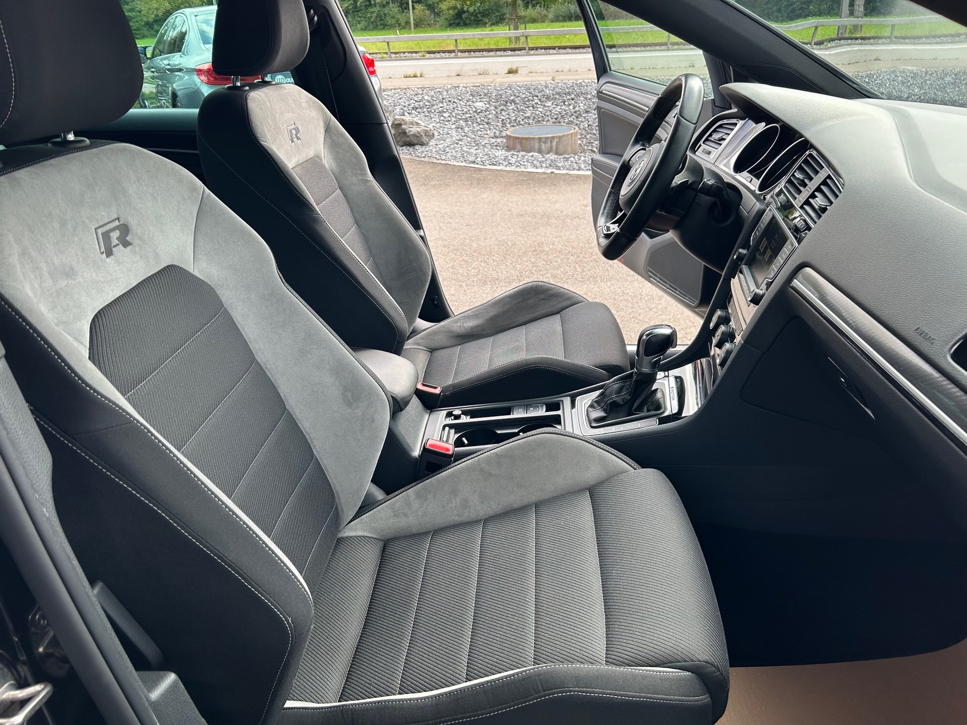 VW Golf 2.0 TSI R 4Motion DSG-image-11